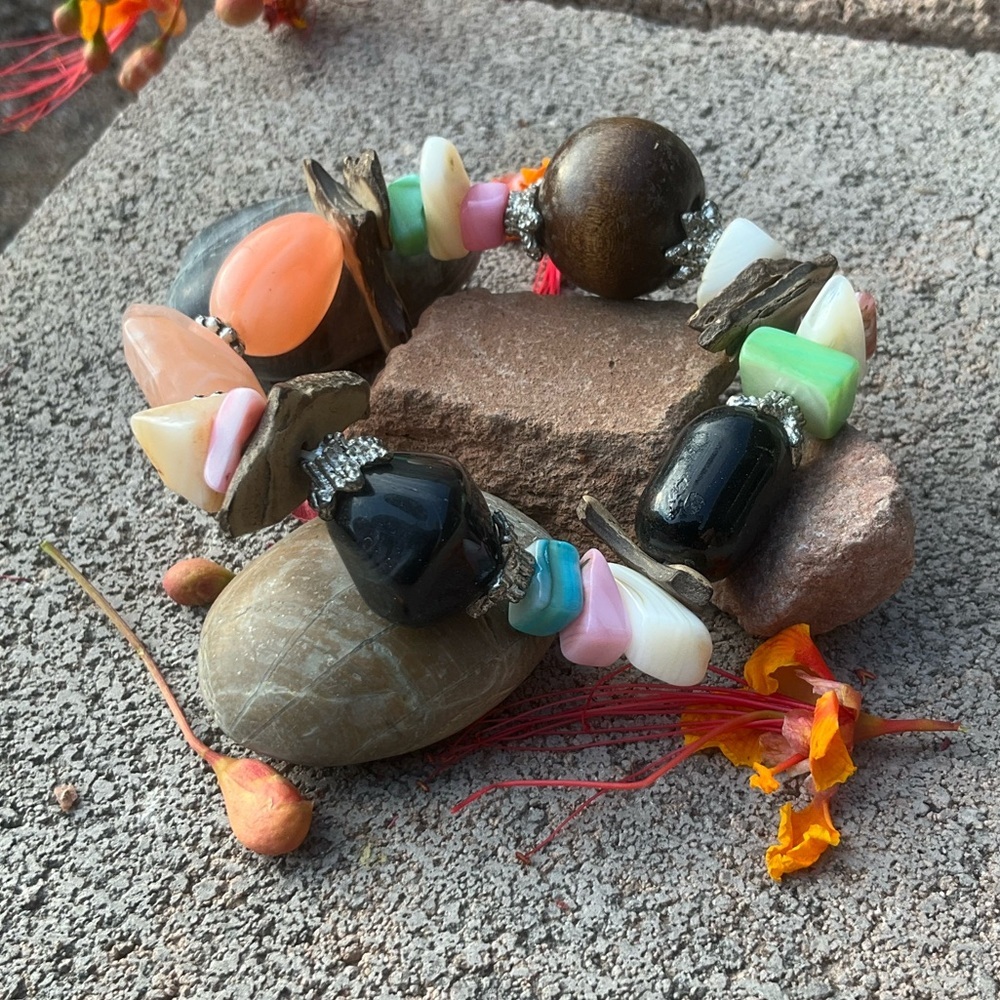 FREE Multicolor Vintage Beaded Bracelet - Picture 2 of 6